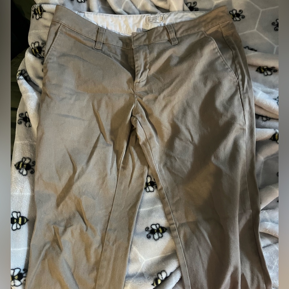 Women’s Khaki pants